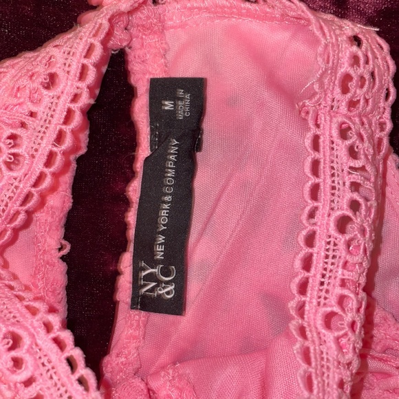 Lace holster dress with flounce hem - Picture 6 of 8